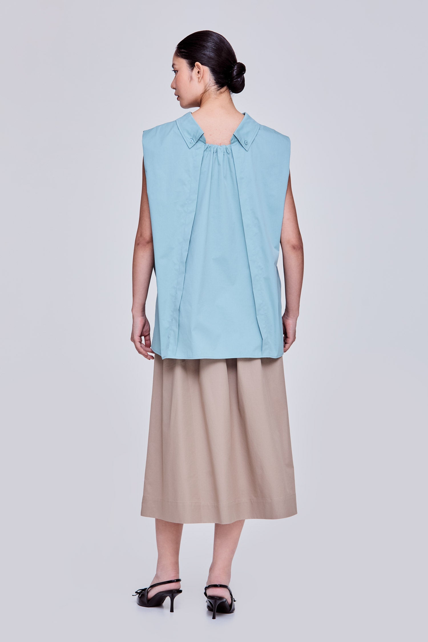 color:AQUA