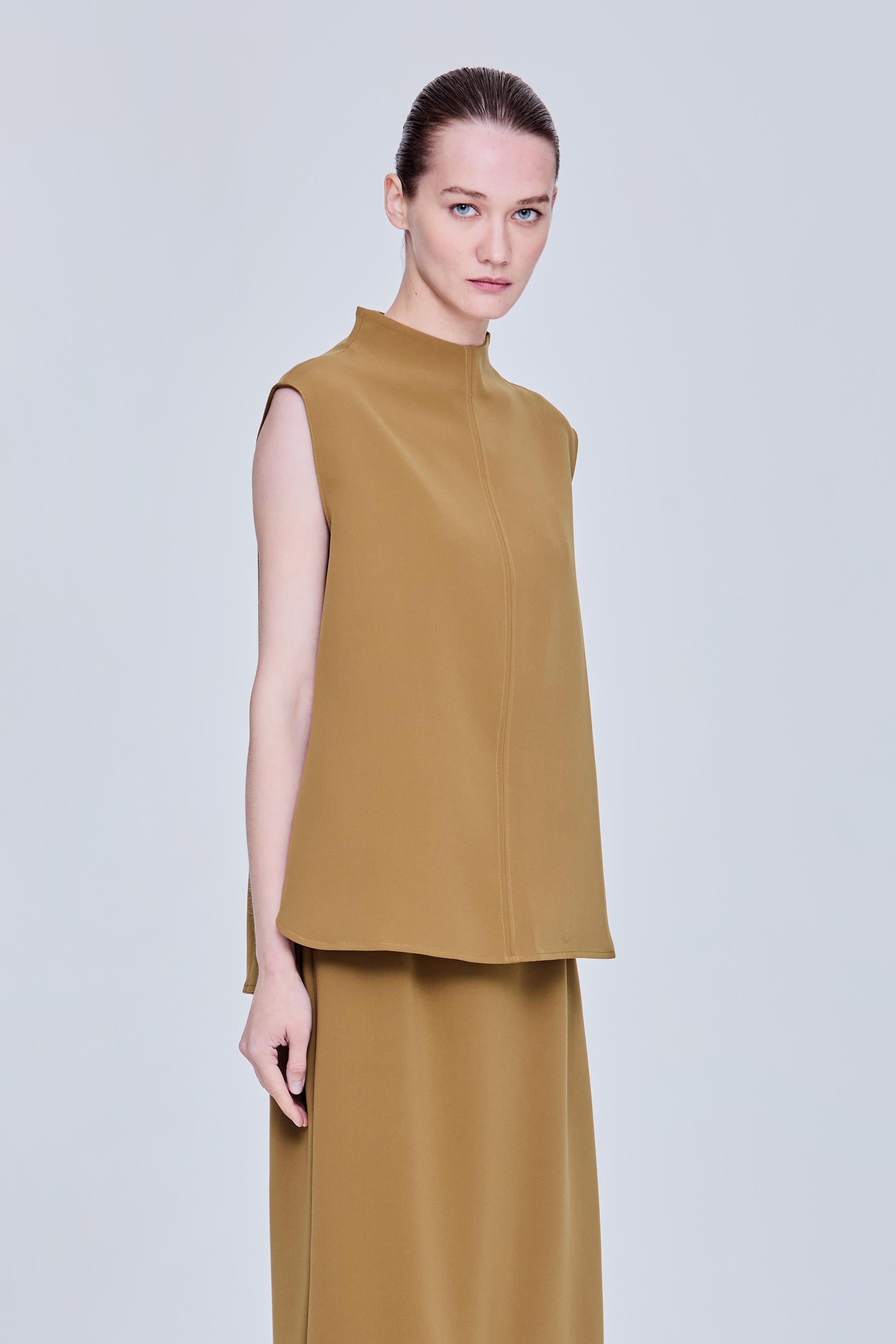 color:BRONZE