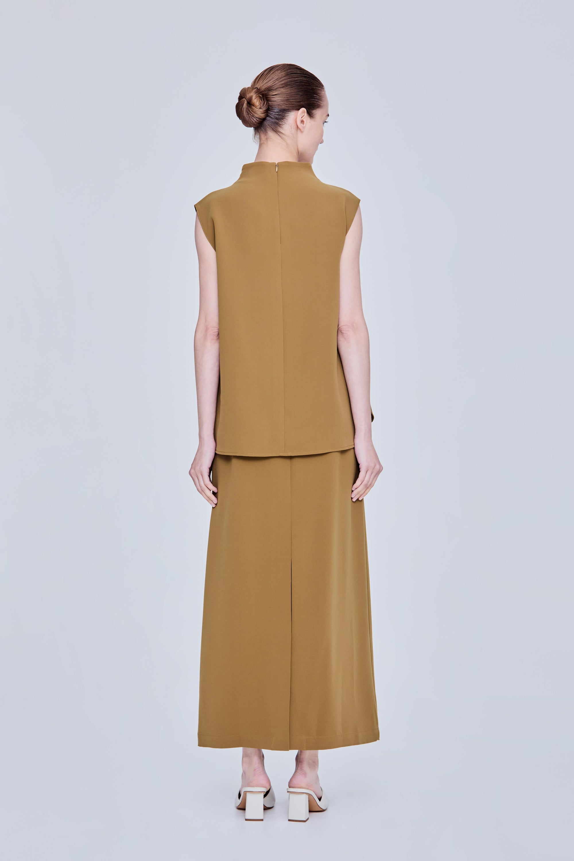 color:BRONZE