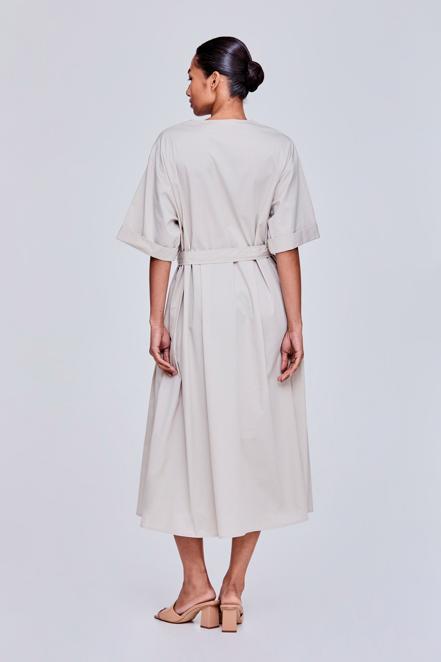 color:BEIGE