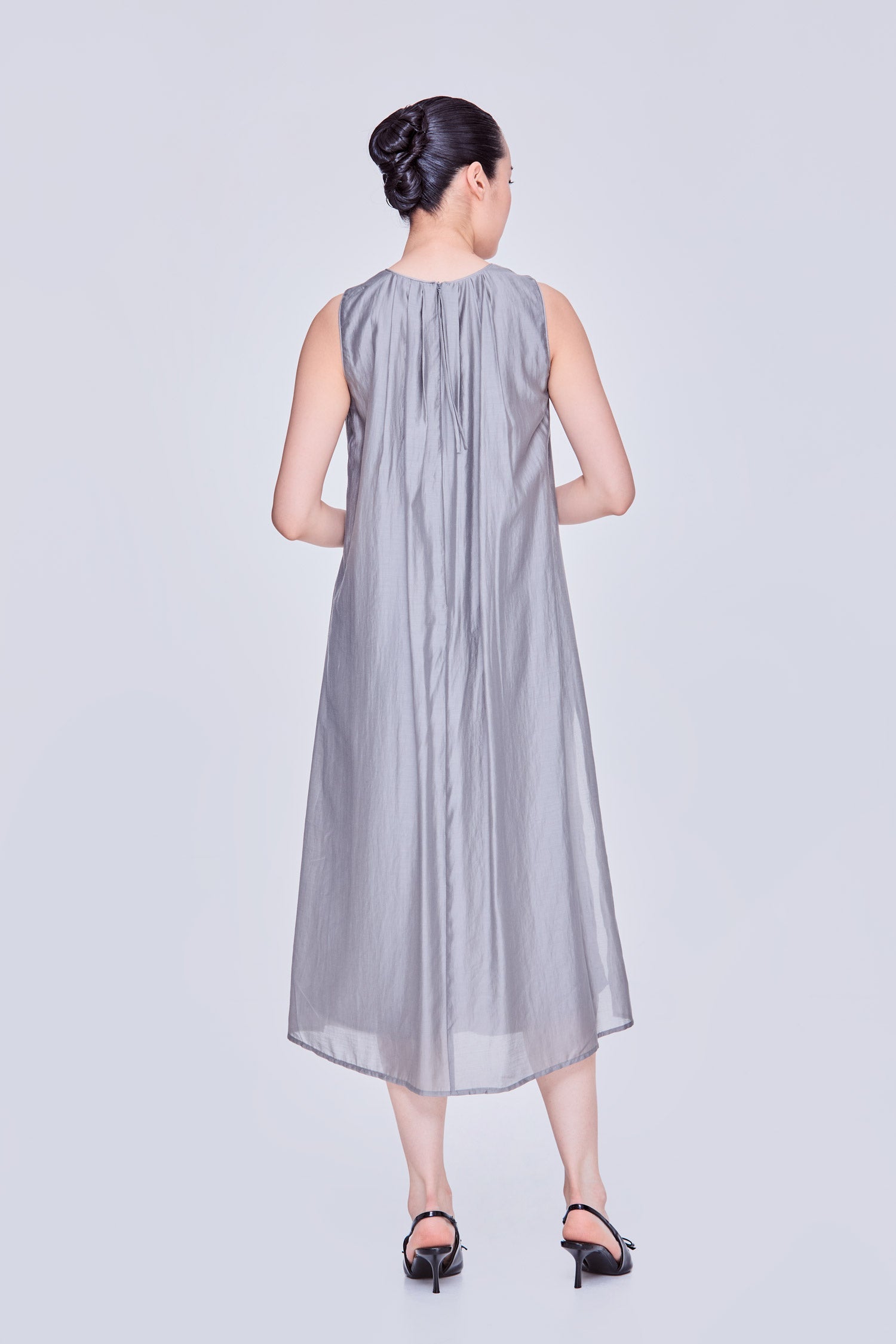color:GREY