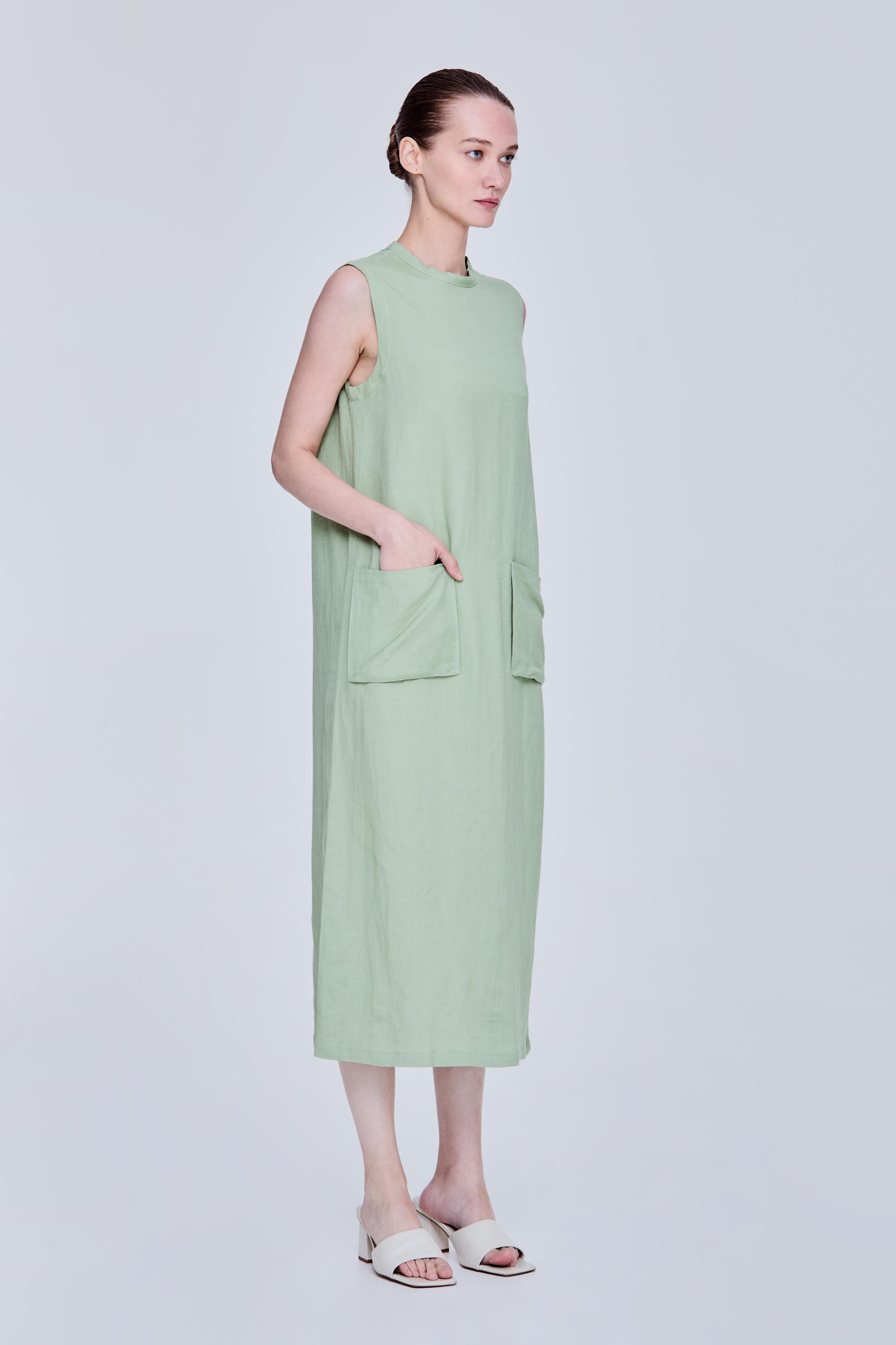 color:LIGHT GREEN
