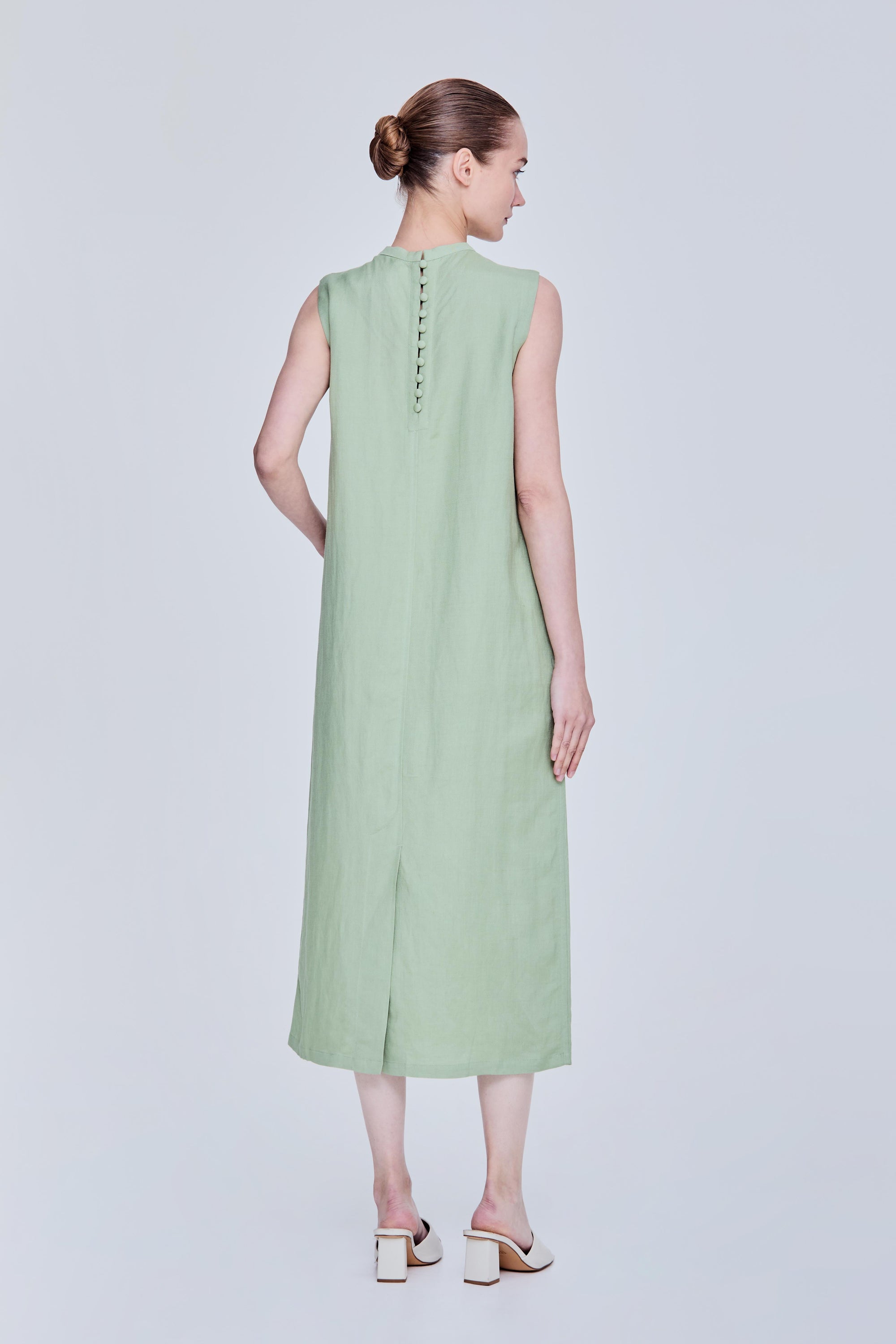 color:LIGHT GREEN