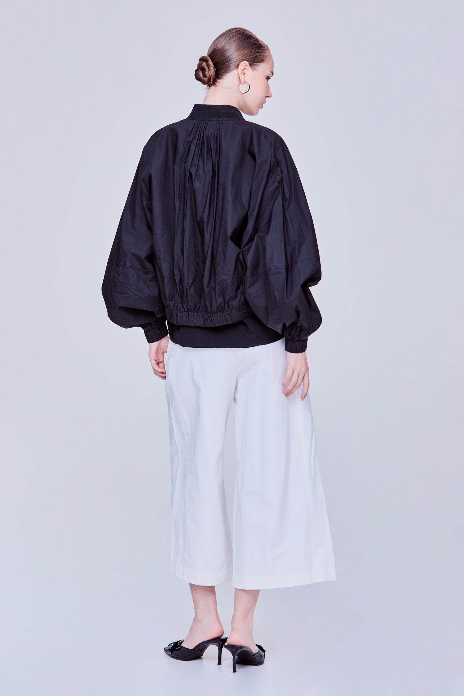 color:NOIR