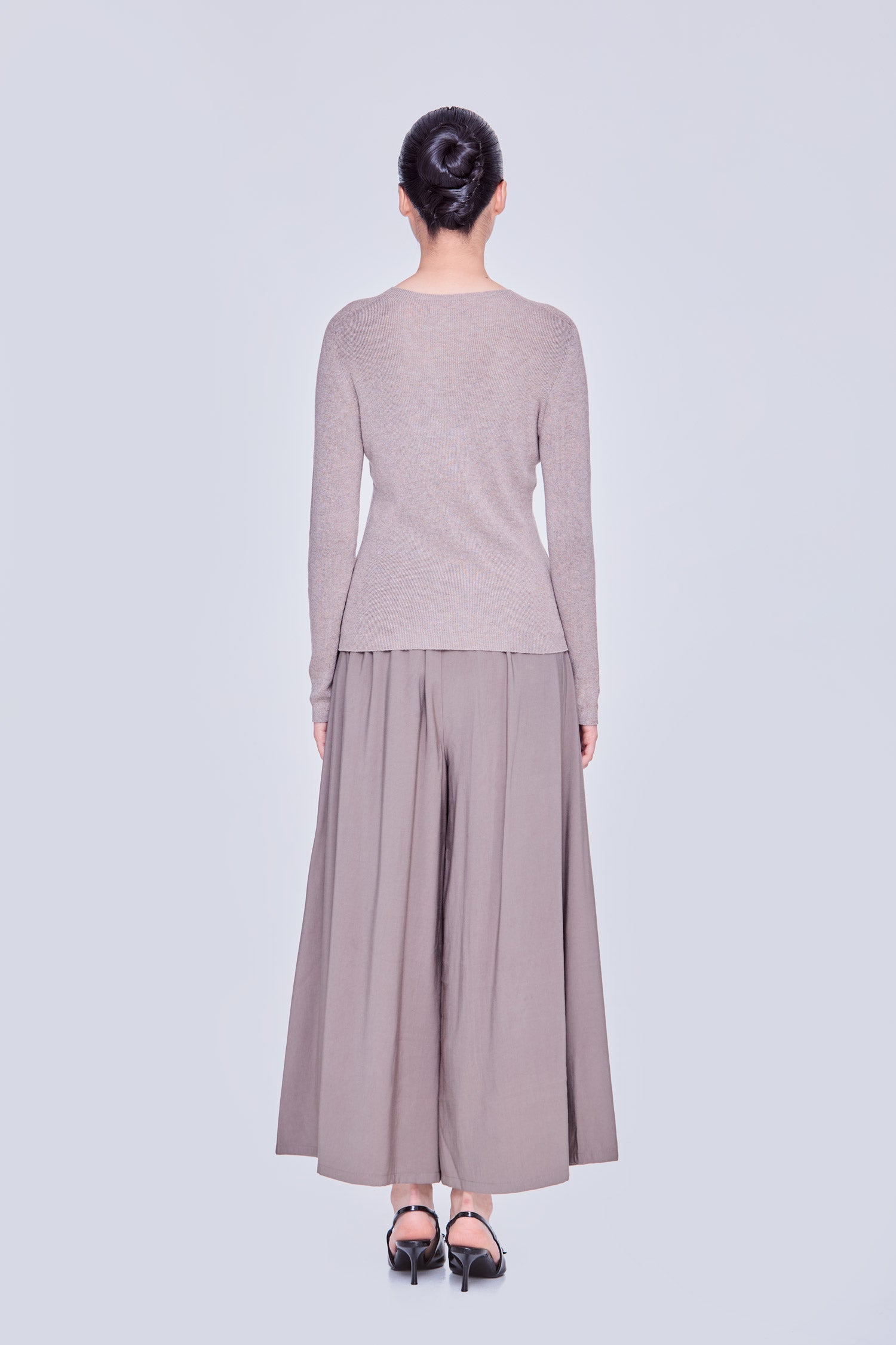 color:KHAKI