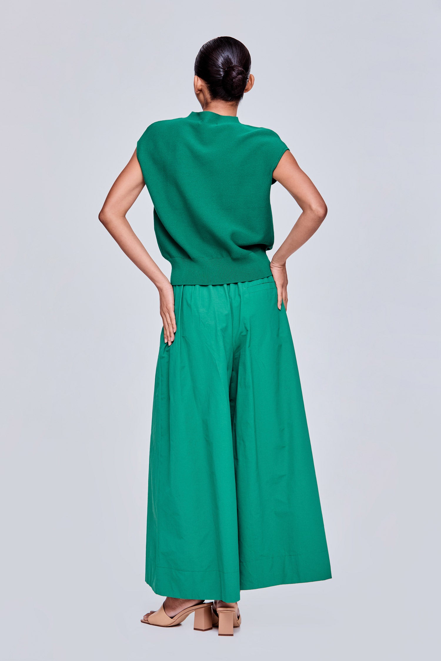 color:FOREST
