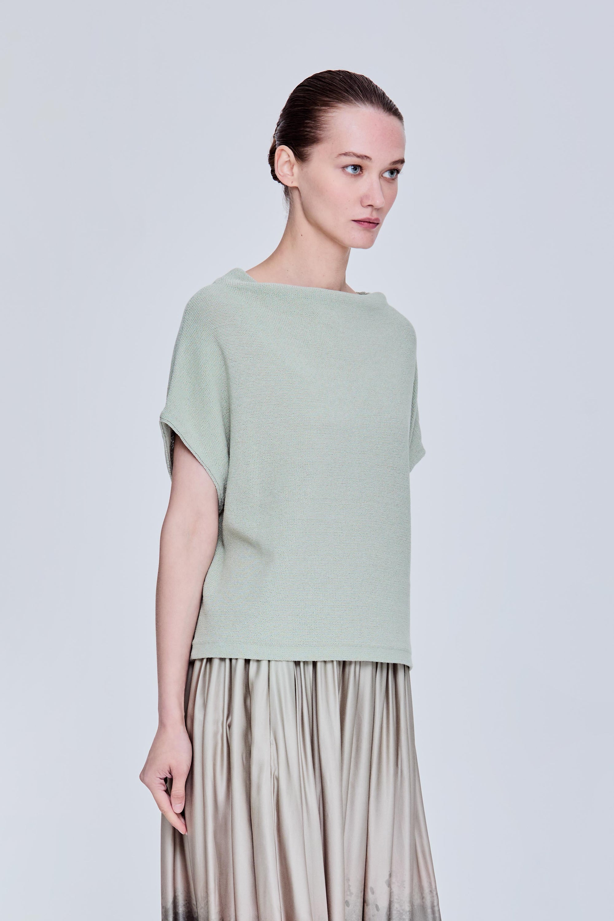 color:LIGHT GREEN