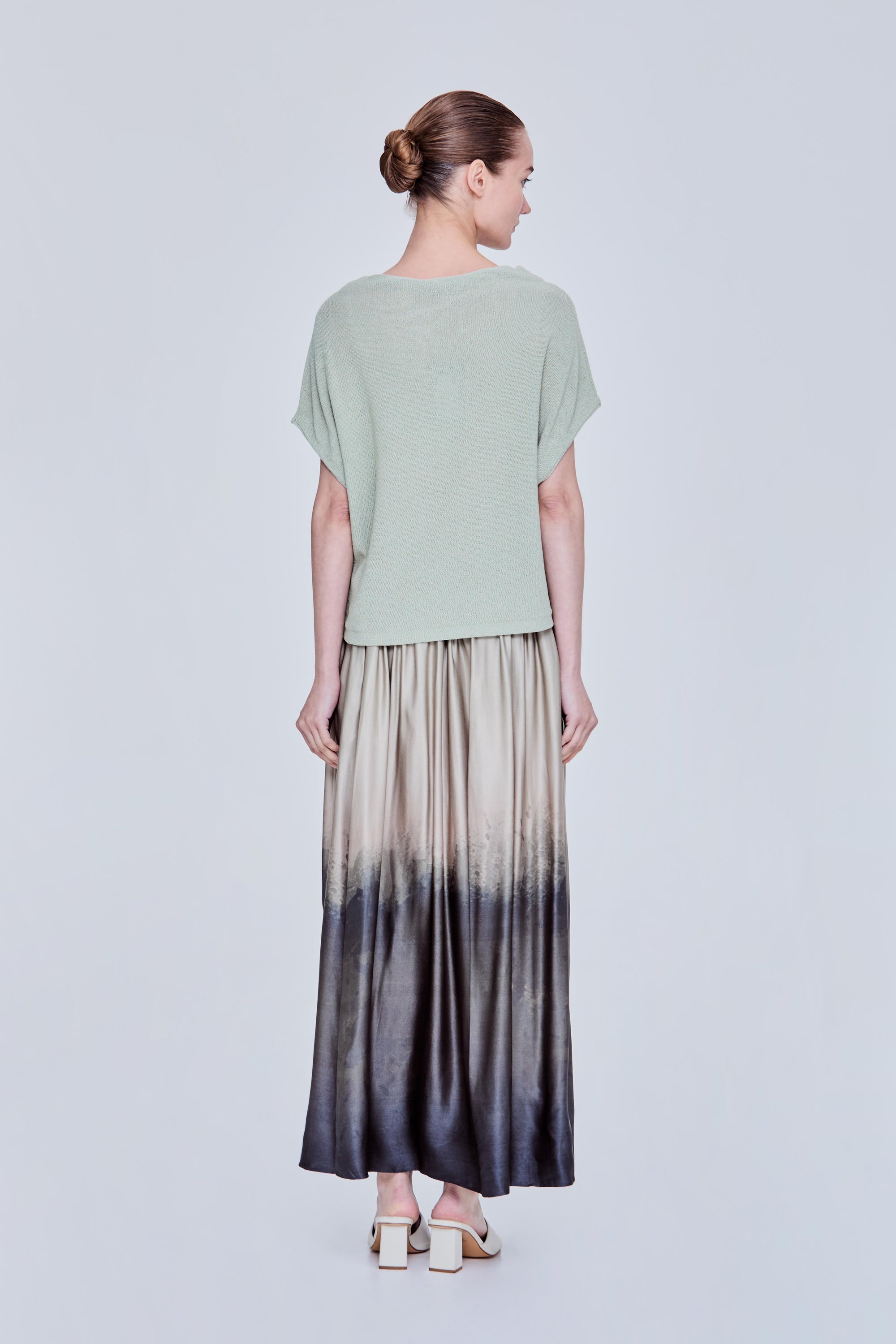 color:LIGHT GREEN