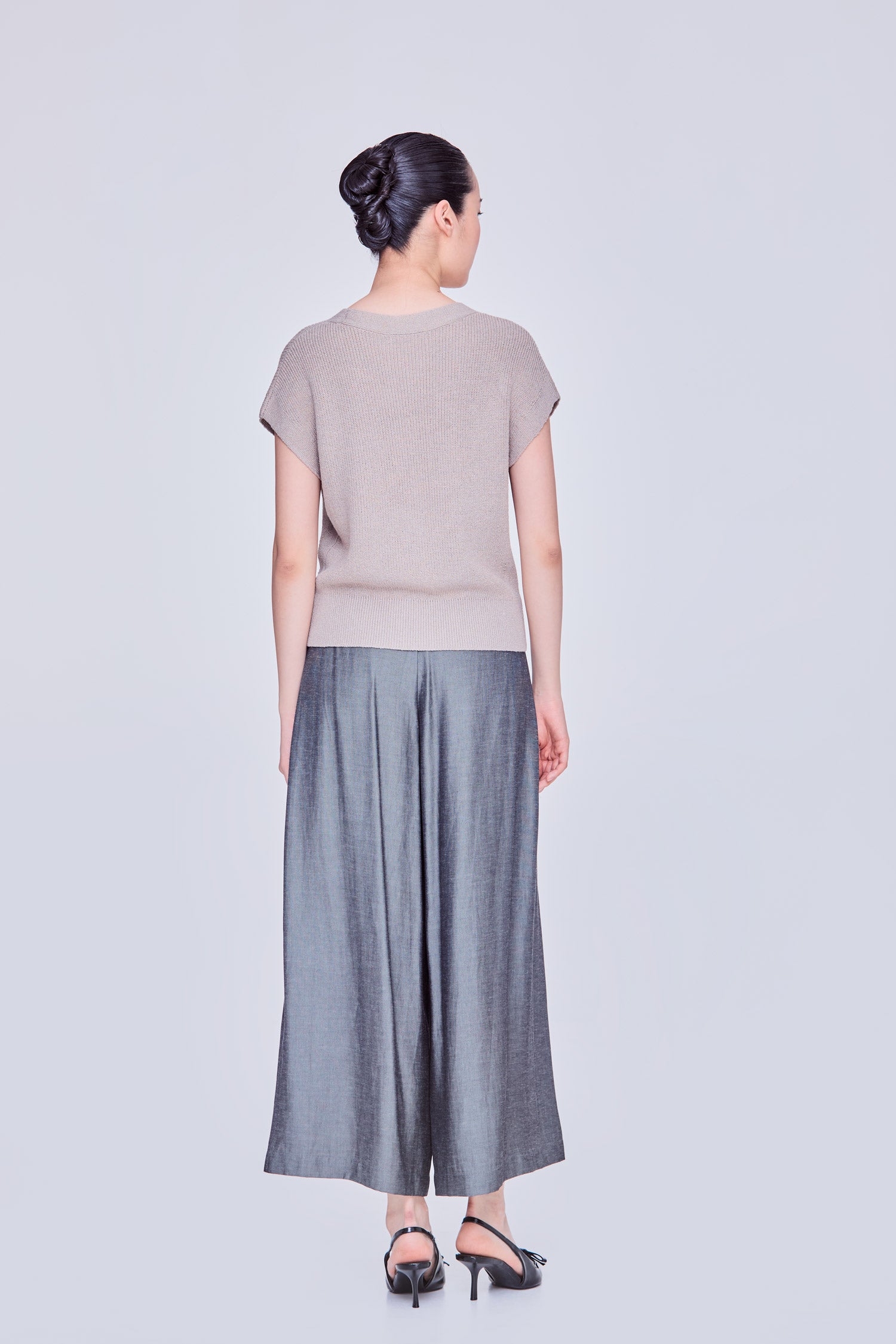 color:KHAKI
