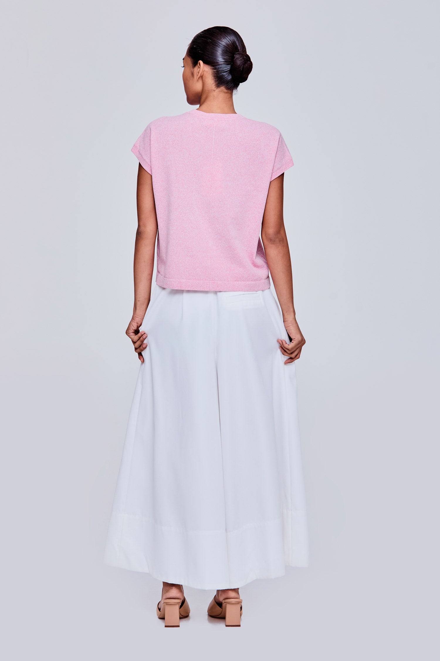 color:HOT PINK