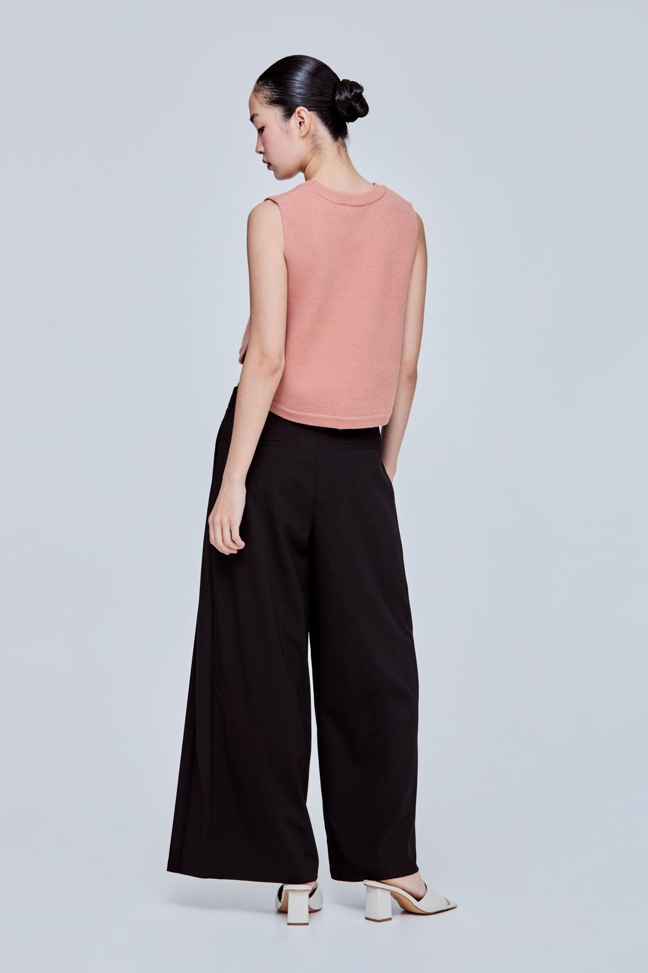 color:SALMON