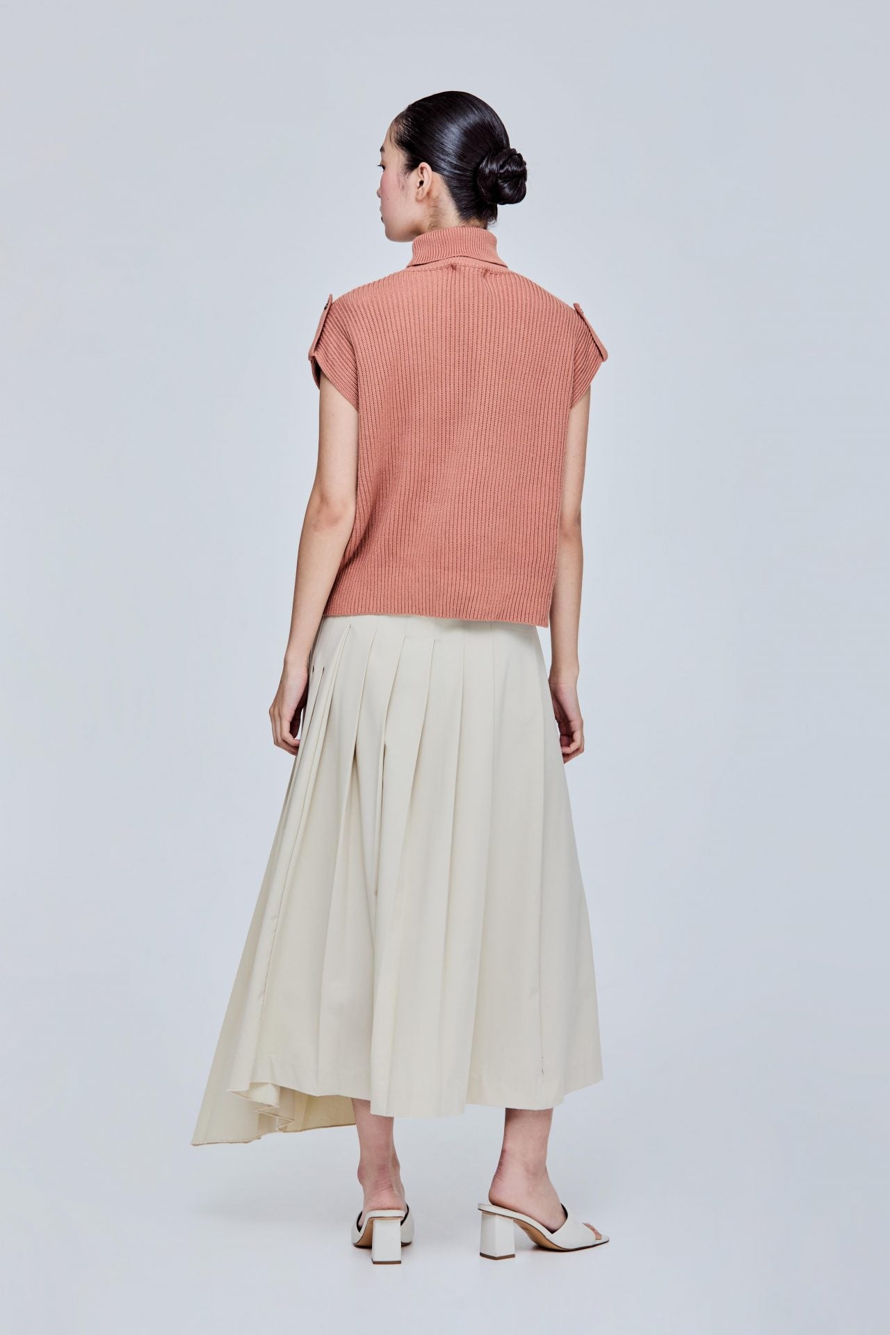 color:SALMON