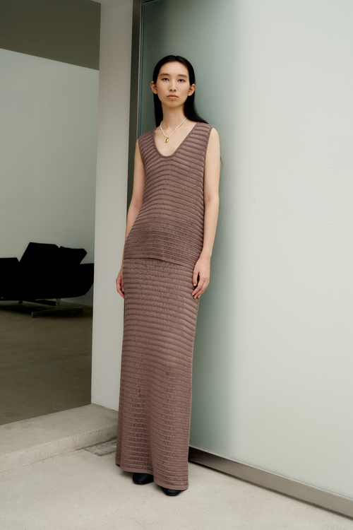 color:BROWN