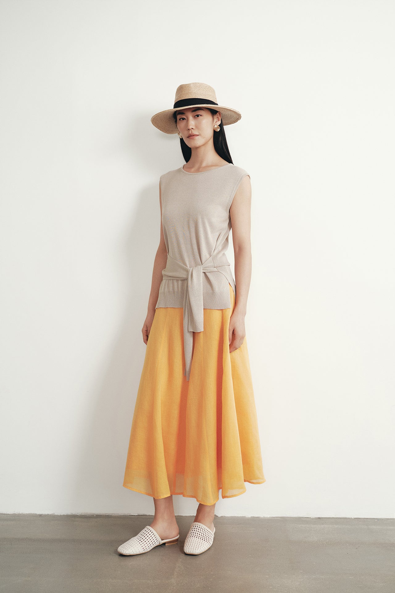 color:KHAKI