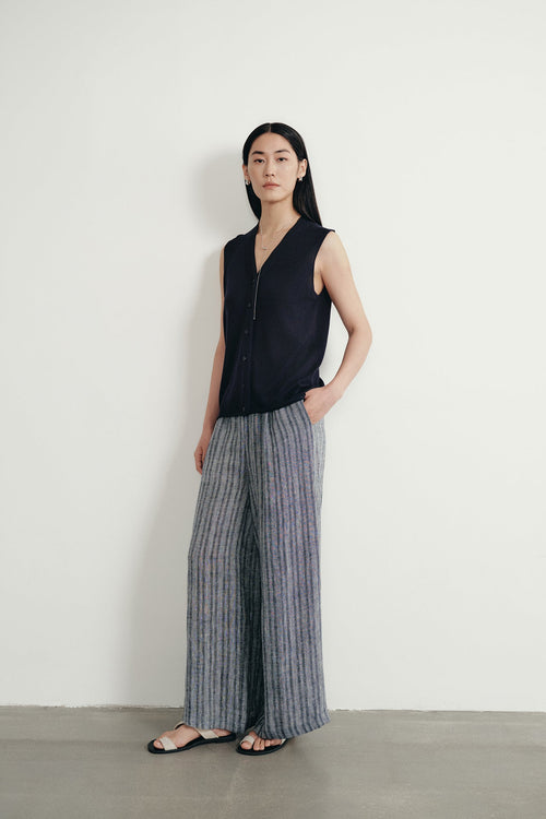 color:NAVY