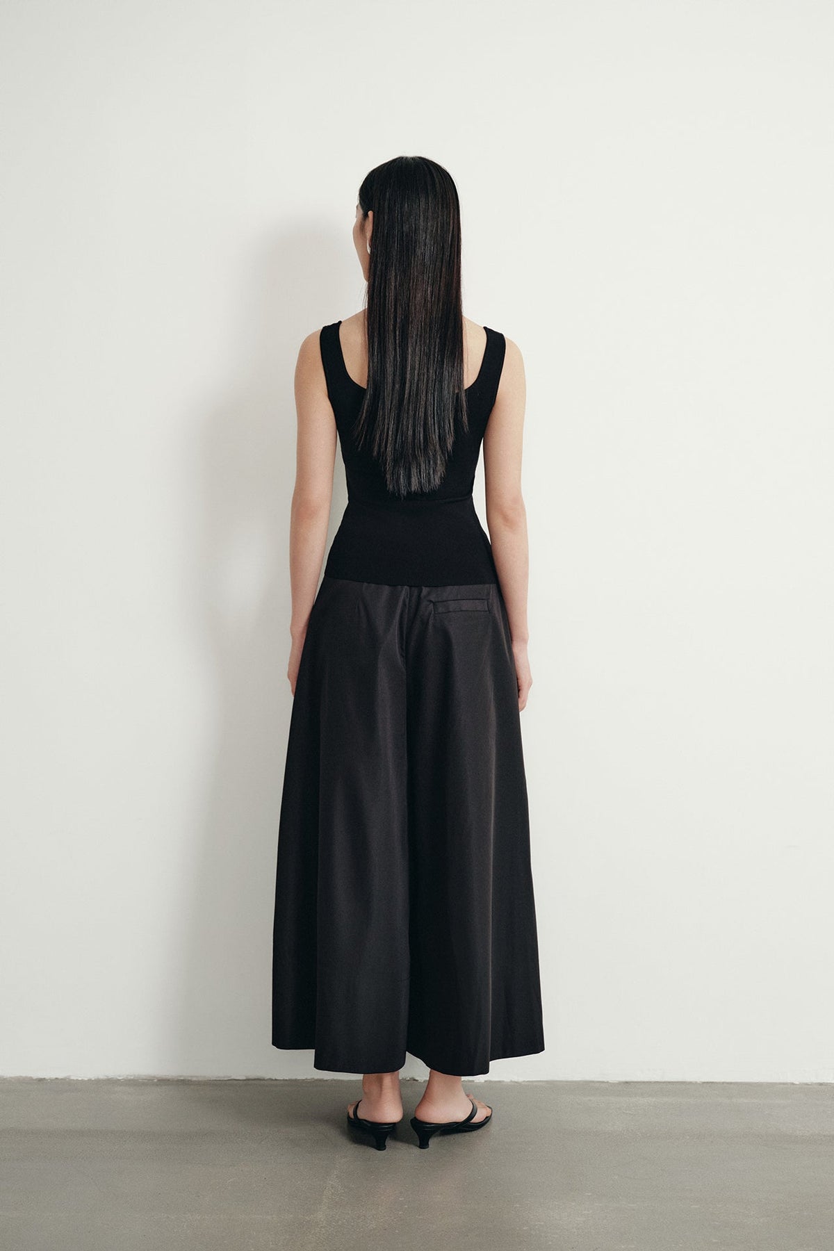 color:NOIR
