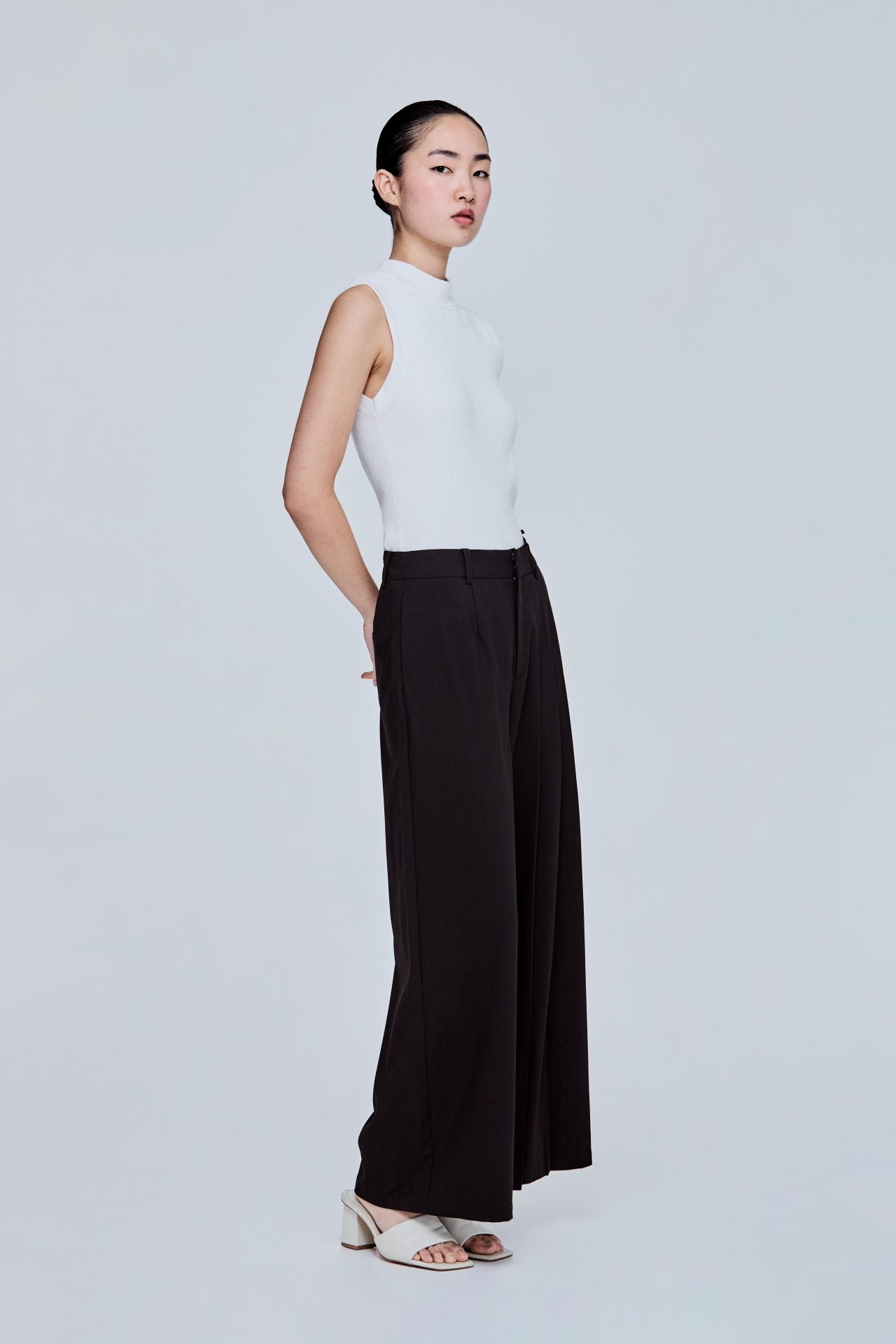 color:NOIR