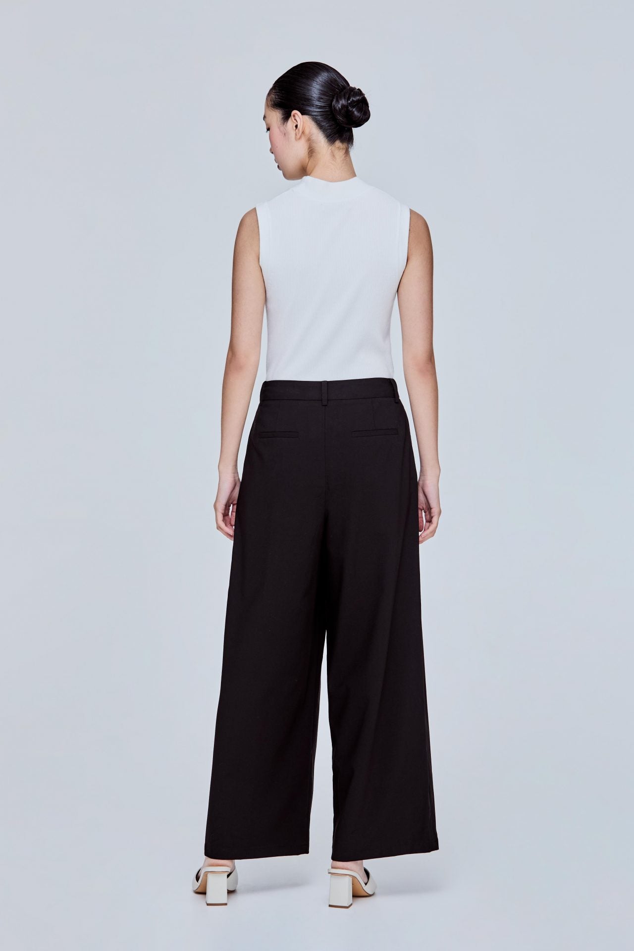 color:NOIR
