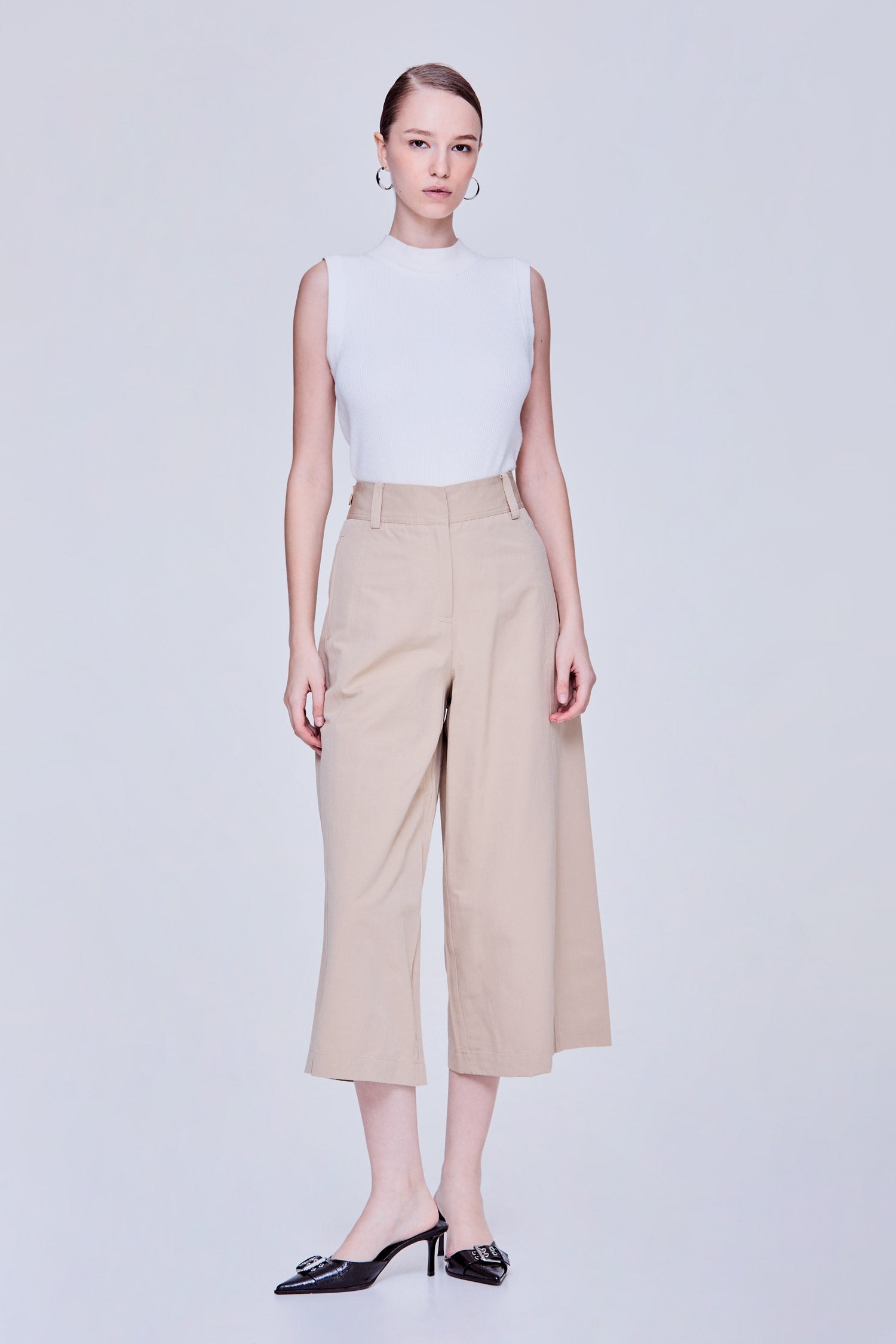 color:KHAKI