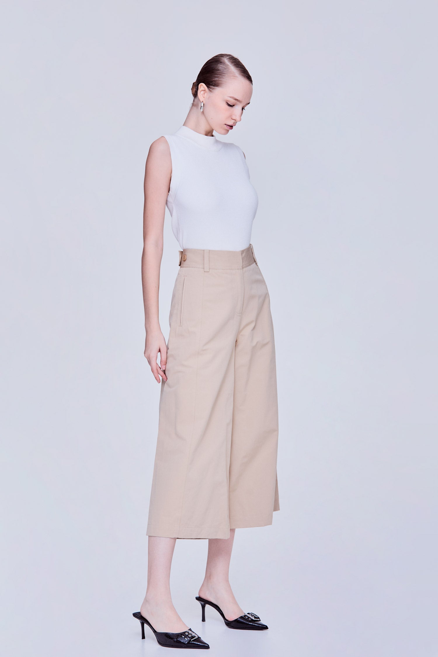 color:KHAKI