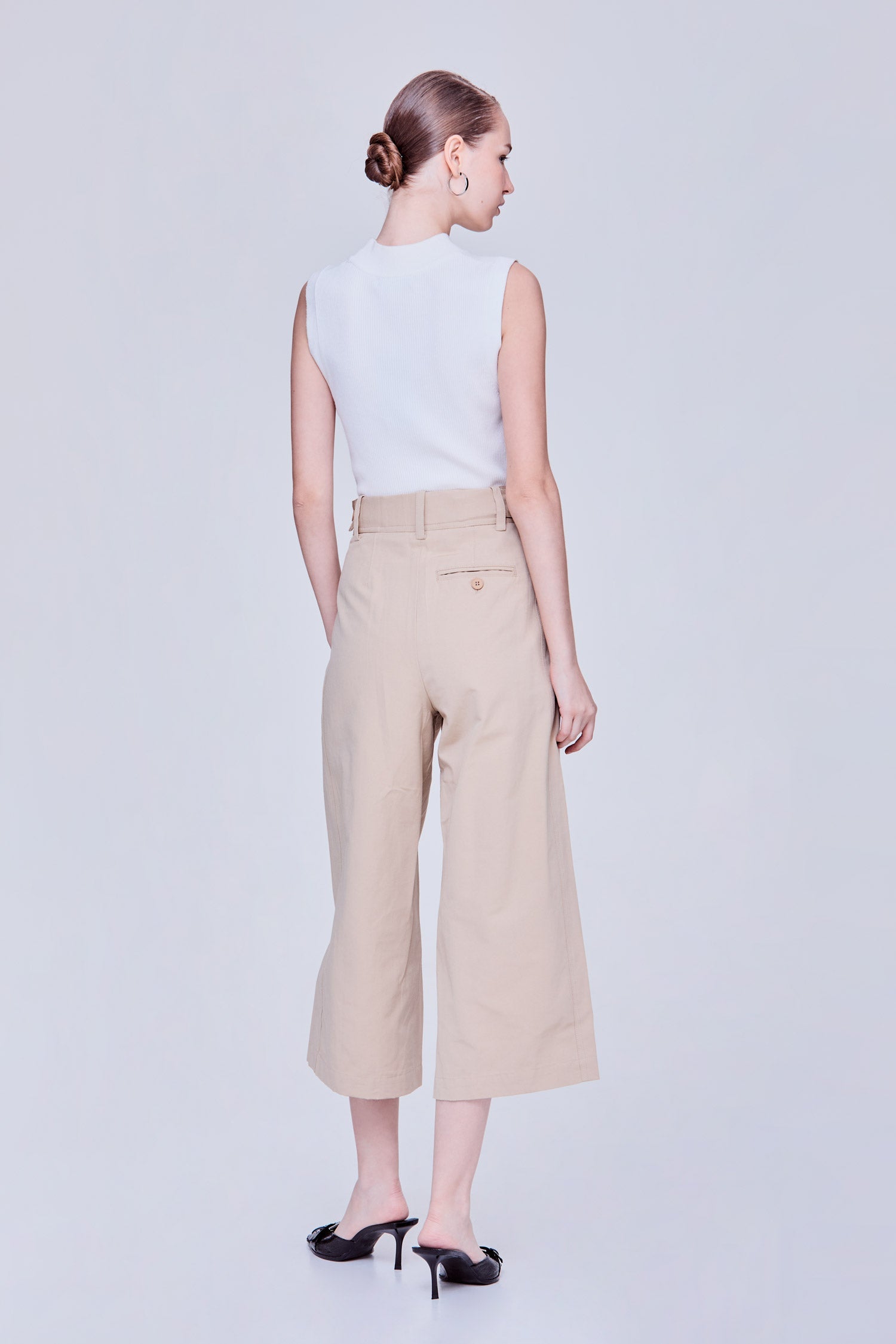 color:KHAKI