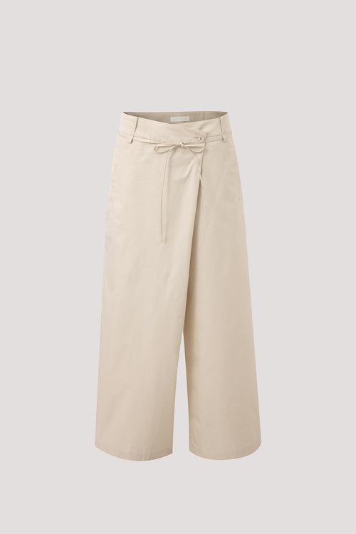 color:BEIGE