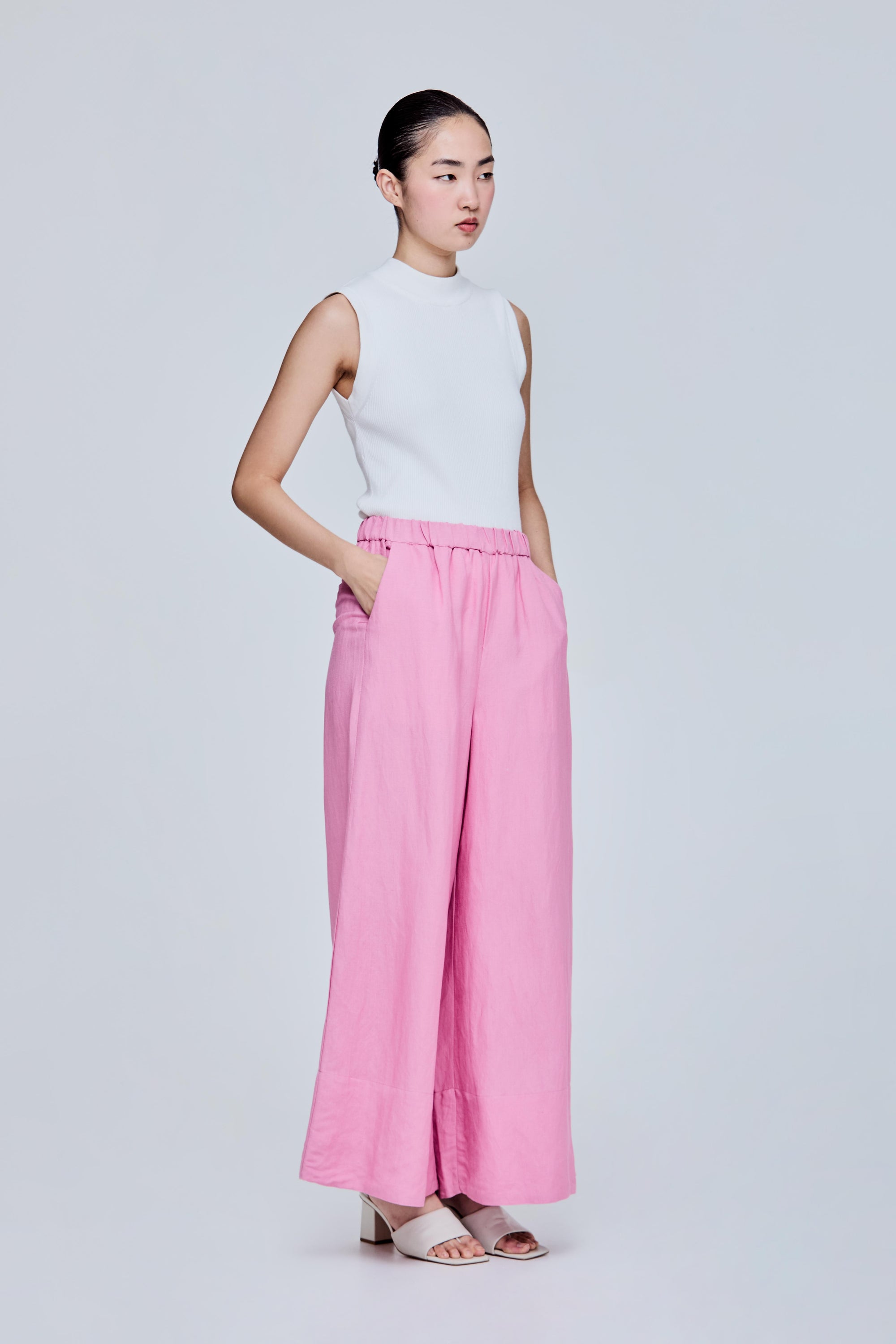 color:PINK