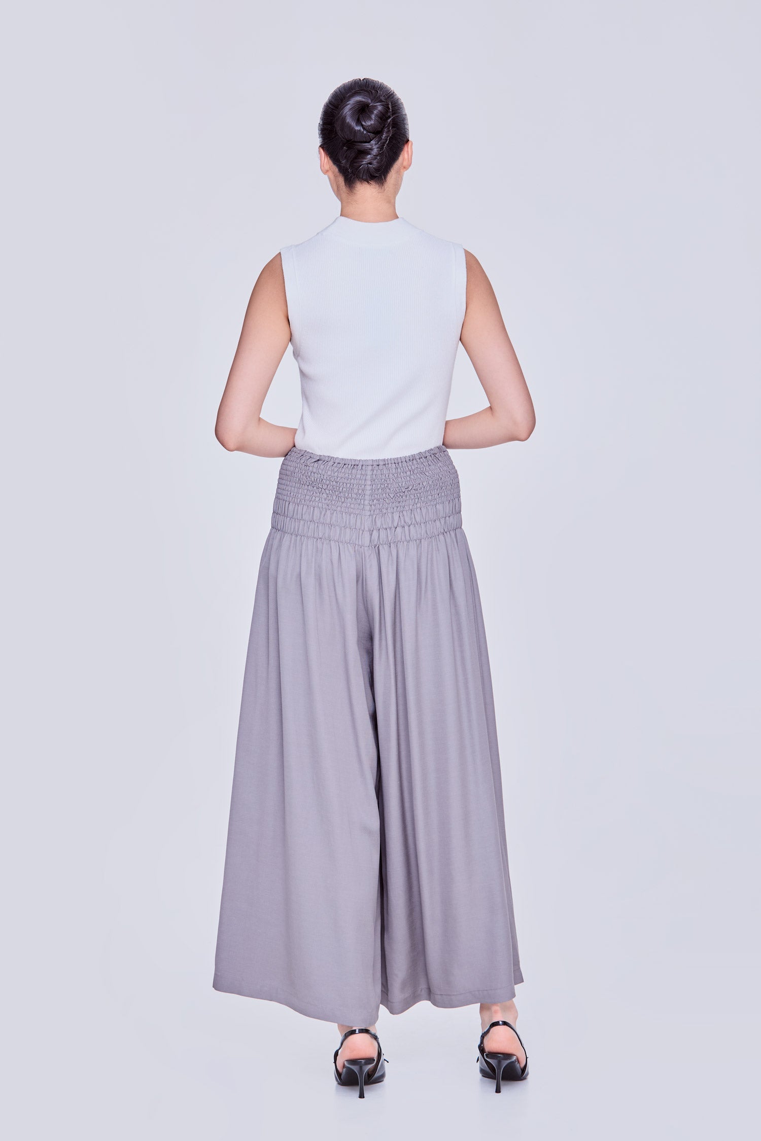 color:GREY