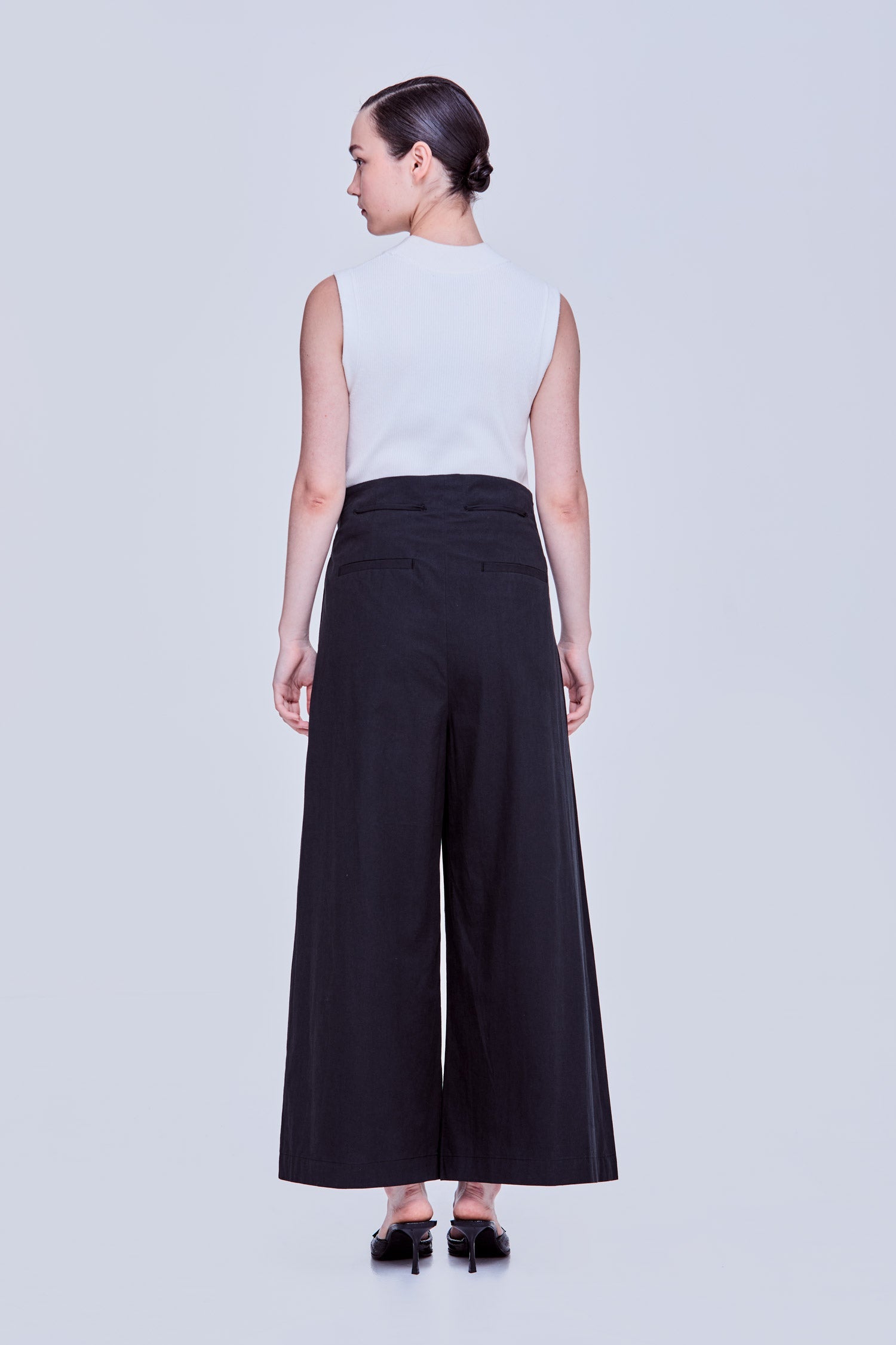 color:NOIR