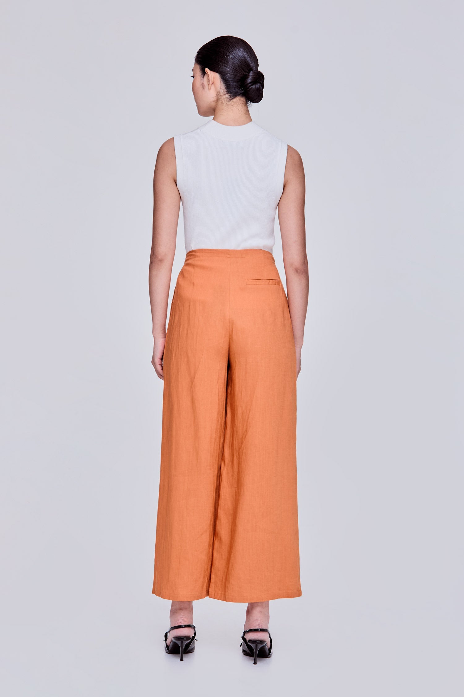 color:ORANGE