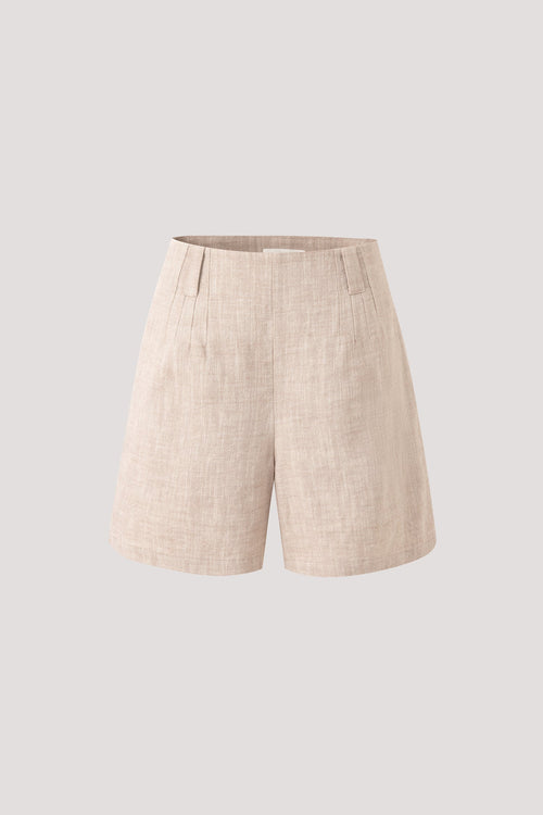 color:BEIGE