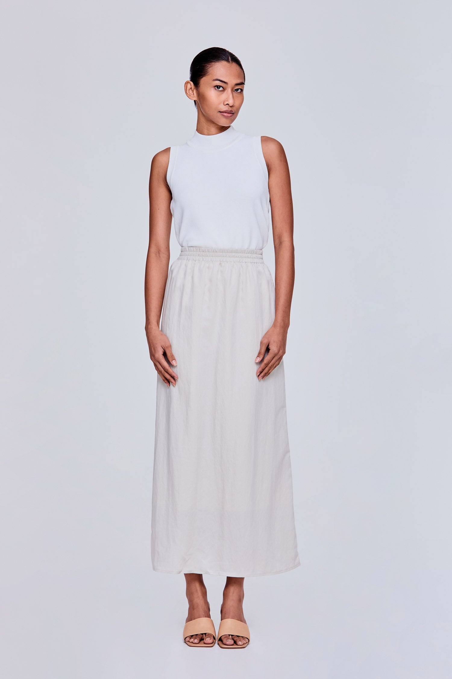 color:BEIGE