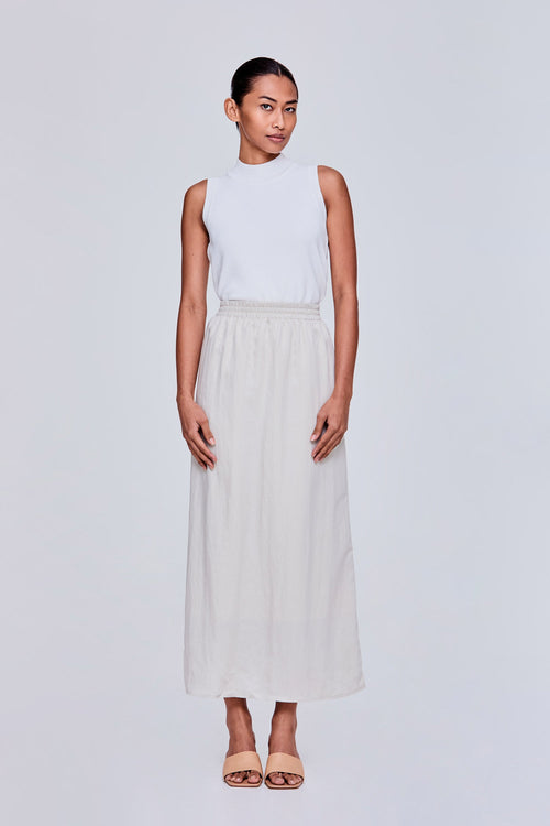 color:BEIGE