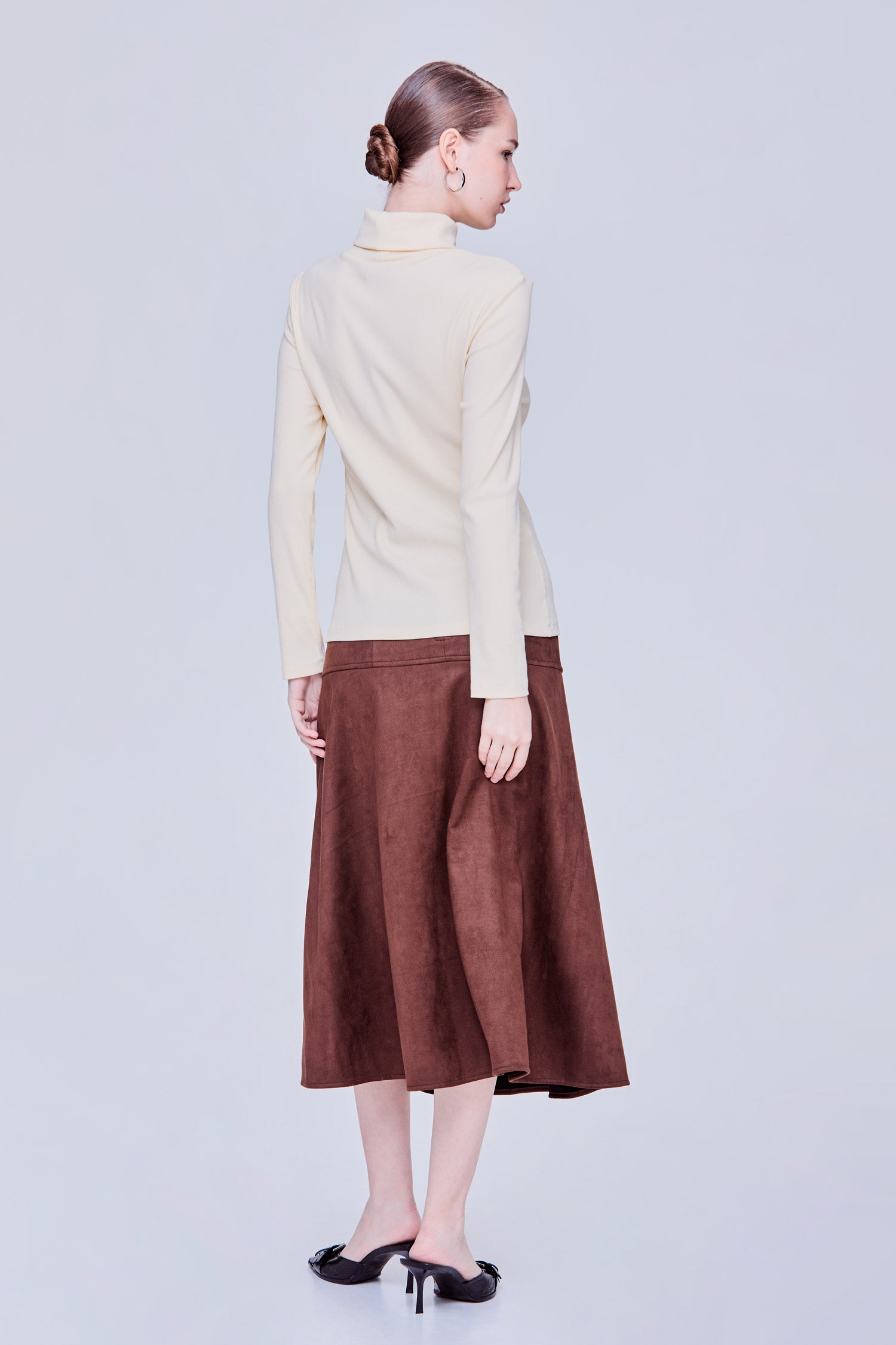 color:PALE YELLOW