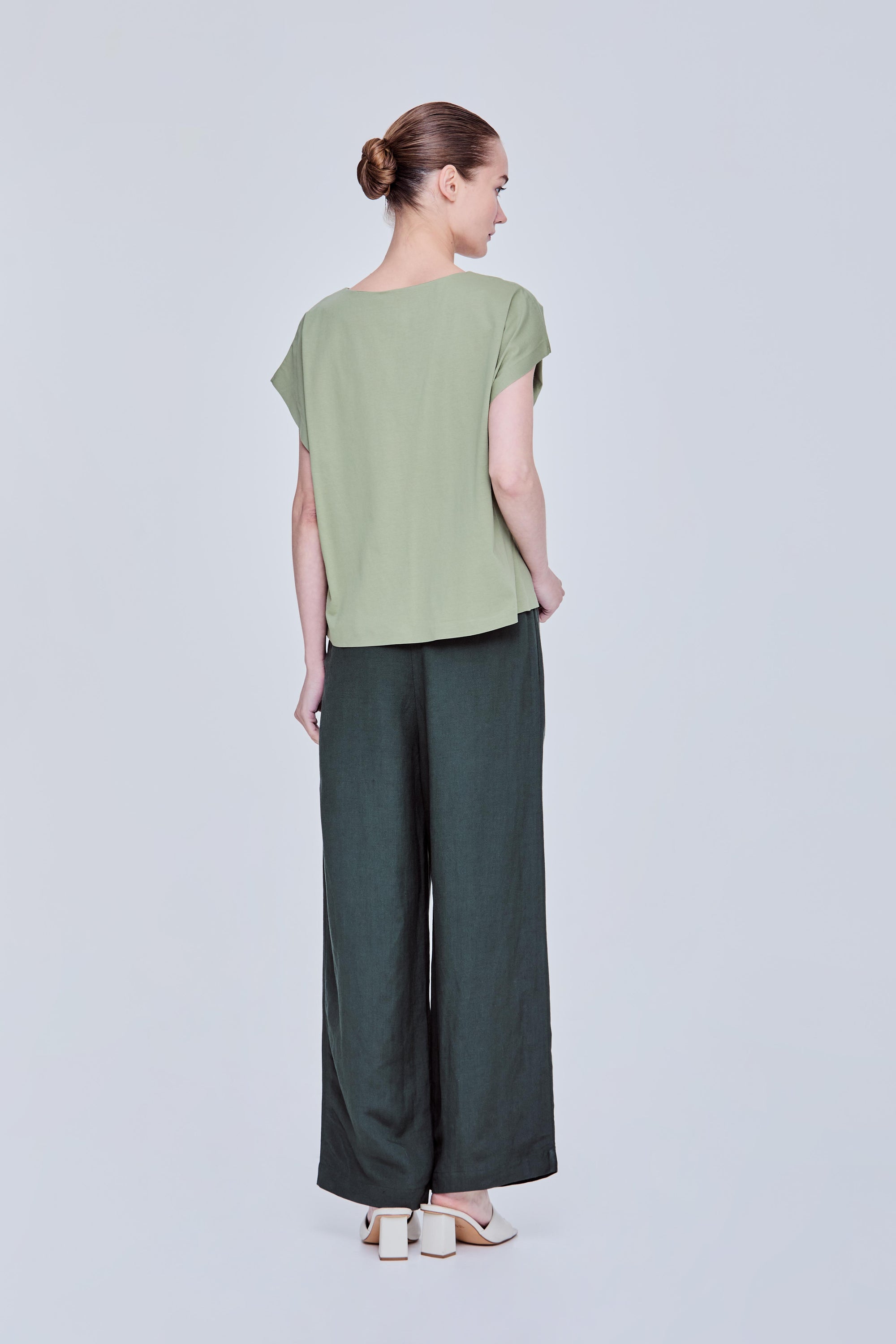 color:LIGHT GREEN
