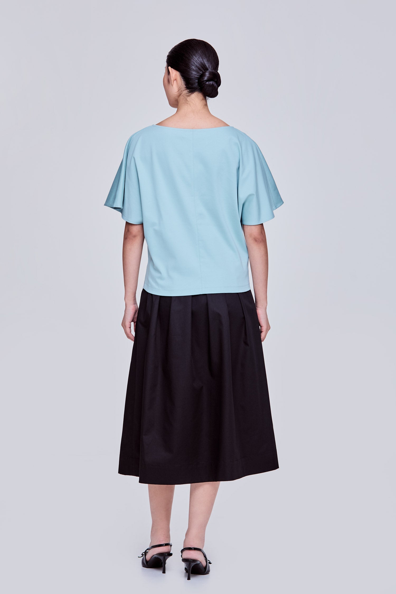 color:AQUA