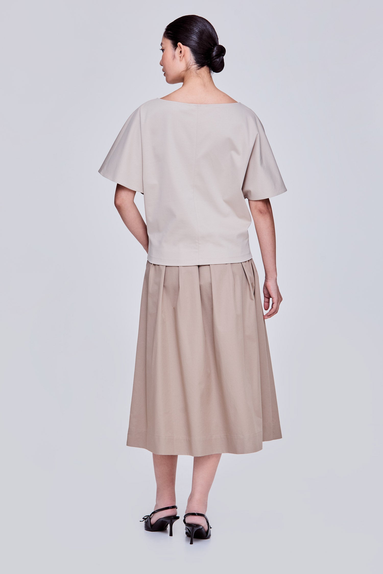 color:TAUPE