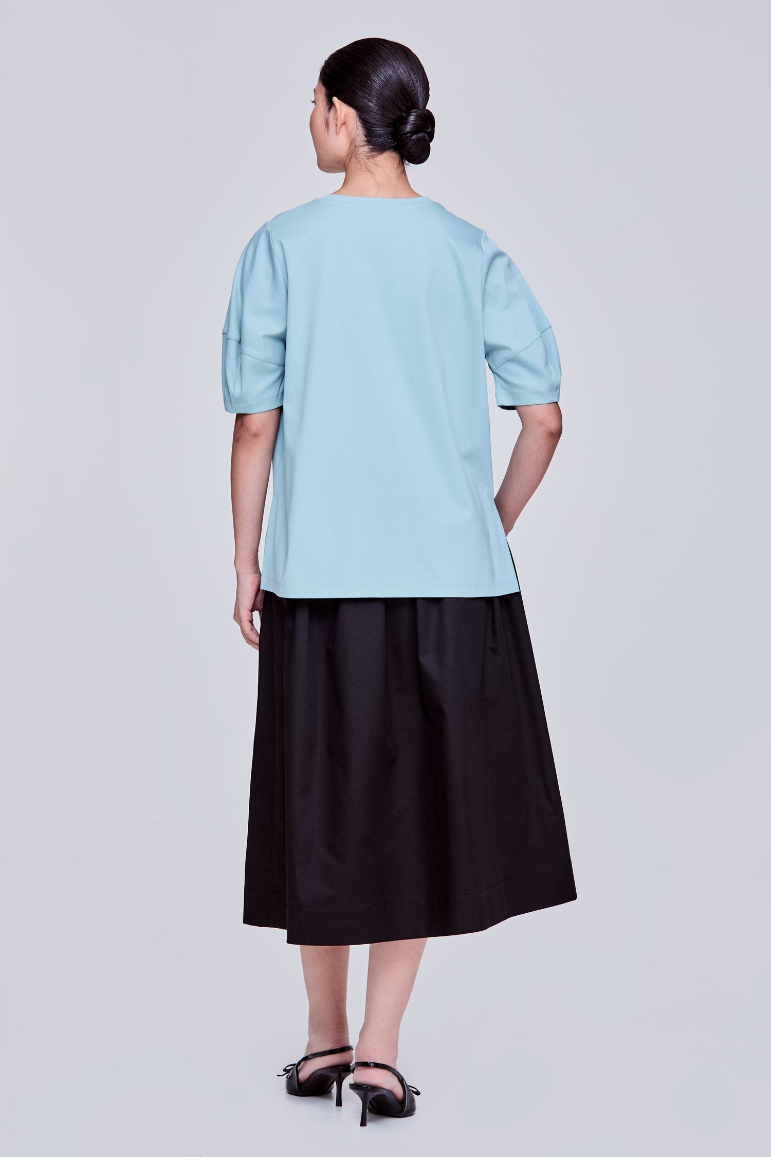 color:AQUA