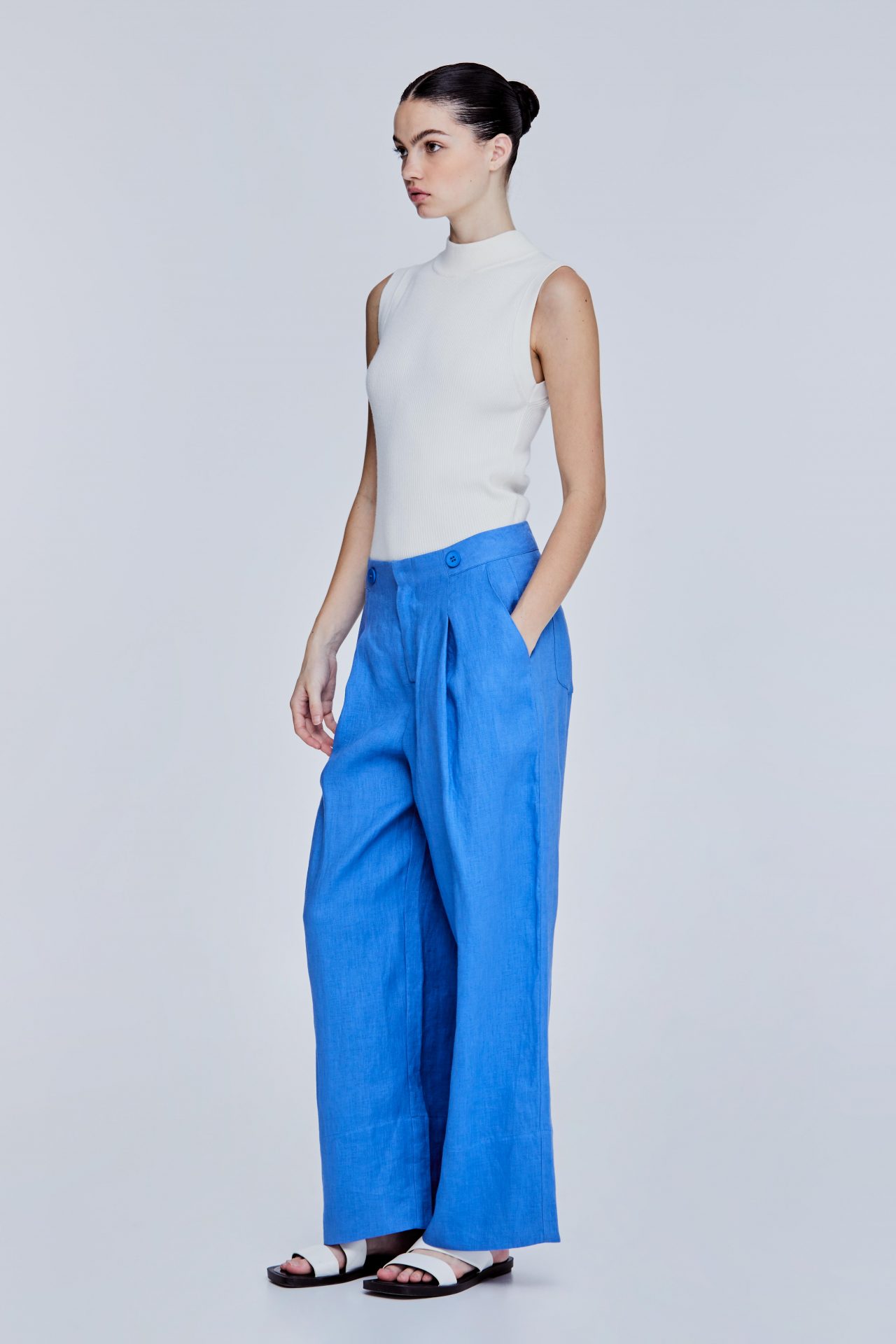 Culottes No.11 Linen Cropped Pants in Azure